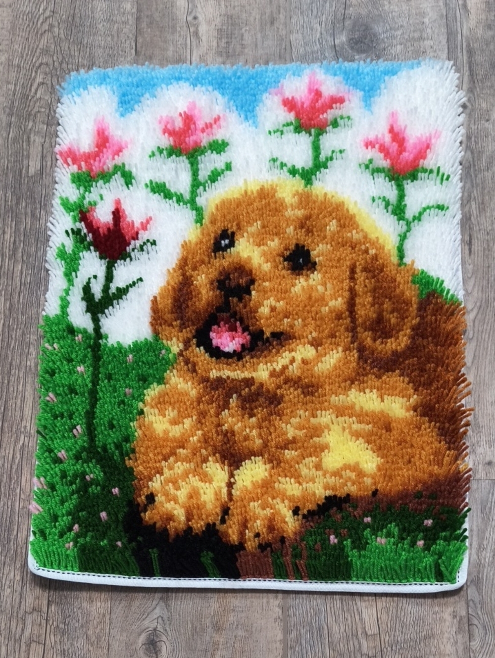 Handmade Golden Retriever Latch Hook Rug – Dog & Floral Design